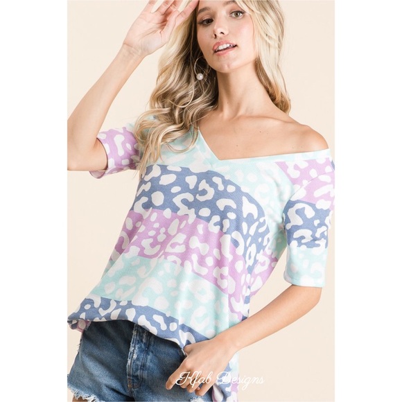 💜LAST 1! V Neck Soft Animal Print Color Block Top - Picture 6 of 10
